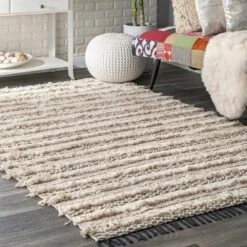 NuLOOM Handmade Emerita Tassel Shag Area Rug