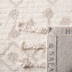 Casablanca CSB203 Hand Tufted Moroccan Area Rug - Safavieh -Home Decor Store GUEST 5cf8269a 5817 4cce 8c48 26e11b94a044