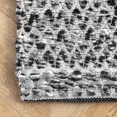 NuLOOM Natosha Indoor/Outdoor Chevron Striped Area Rug 6 NuLOOM Natosha Indoor/Outdoor Chevron Striped Area Rug - Image 4