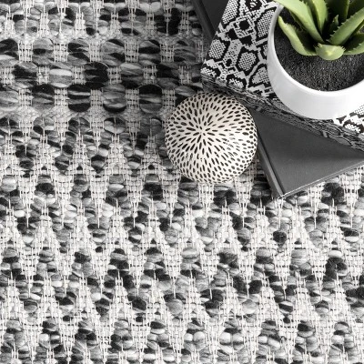 NuLOOM Natosha Indoor/Outdoor Chevron Striped Area Rug 7 NuLOOM Natosha Indoor/Outdoor Chevron Striped Area Rug - Image 5